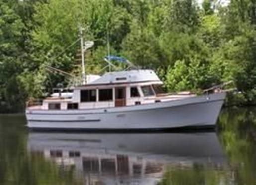 1982 MARINE TRADER Traler Great Live-a-Board
