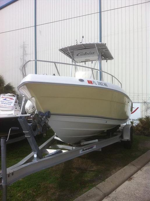 2004 Cobia 214 CENTER CONSOLE
