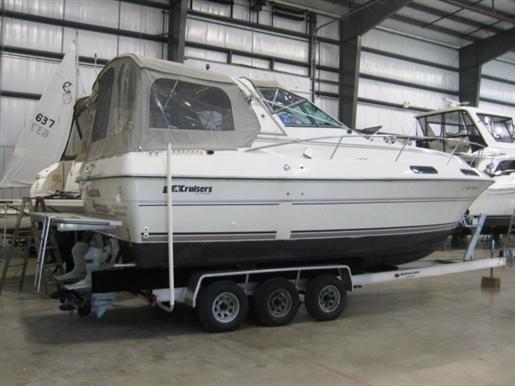 1990 Cruisers Yachts 2660 VEE SPORT Courtesy www.boatdealers.ca 1990 Cruisers Yachts 2660 VEE SPORT Courtesy www.boatdealers.ca