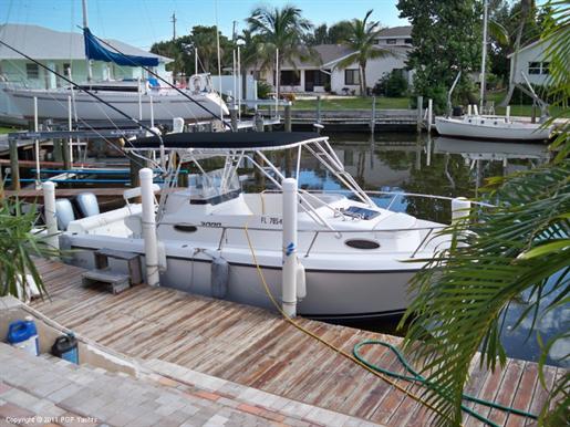 1997 Century 3000 Walkaround Courtesy www.boatdealers.ca 1997 Century 3000 Walkaround Courtesy www.boatdealers.ca