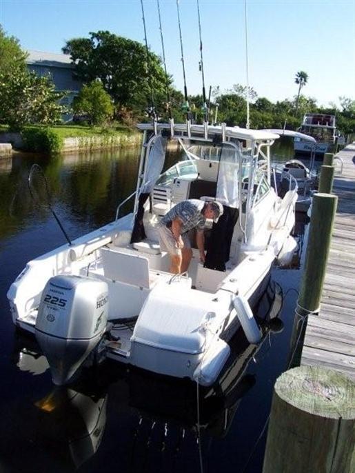 2005 Robalo 235 Walkaround