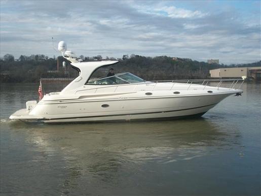 2003 Cruisers Yachts 4270 EXPRESS Courtesy www.boatdealers.ca 2003 Cruisers Yachts 4270 EXPRESS Courtesy www.boatdealers.ca