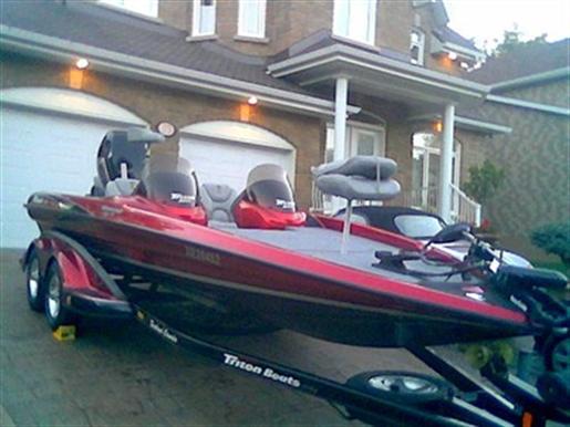 2003 Triton Bass Master Classic