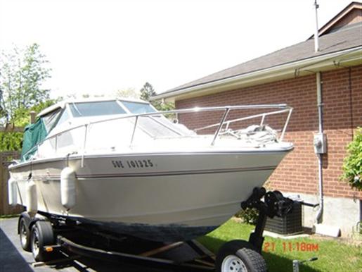 1976 Cabin Cruiser Boat