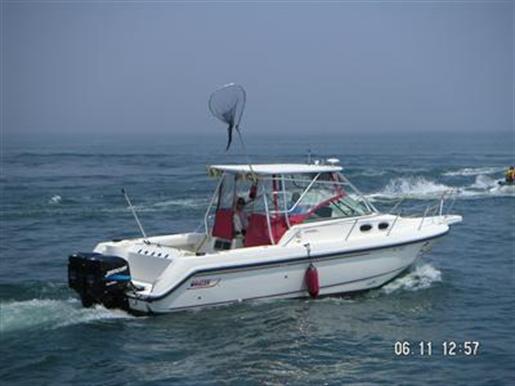 2001 Boston Whaler Conquest 28