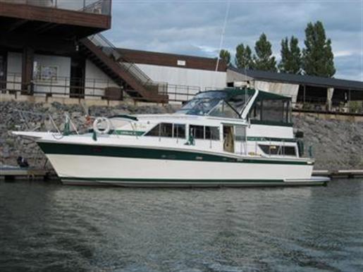 1984 Chriscraft Catalina 381