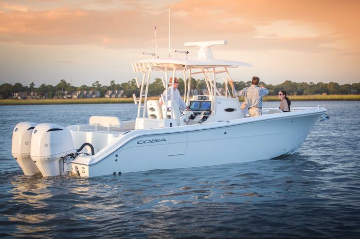 Cobia 301 CC Boat 360 Virtual Tour
