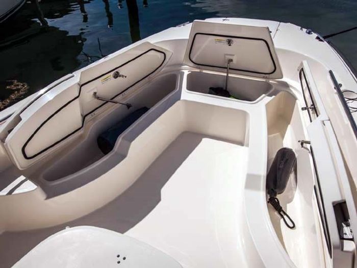 boston whaler 270 dauntless bow storage