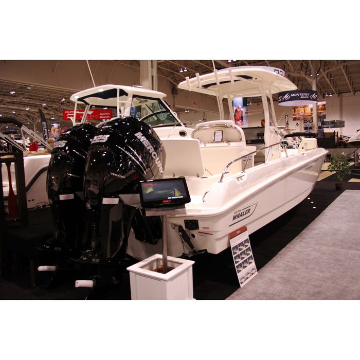 boston whaler 270 dauntless stern