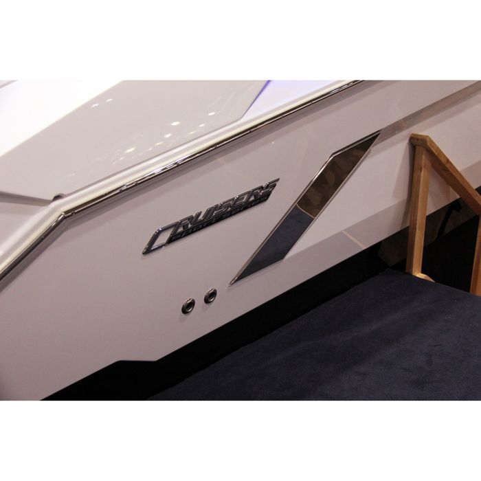 cruisers 328 ss logo