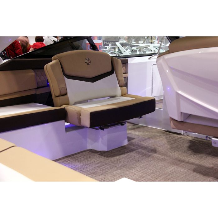 cruisers 328 ss passenger seat