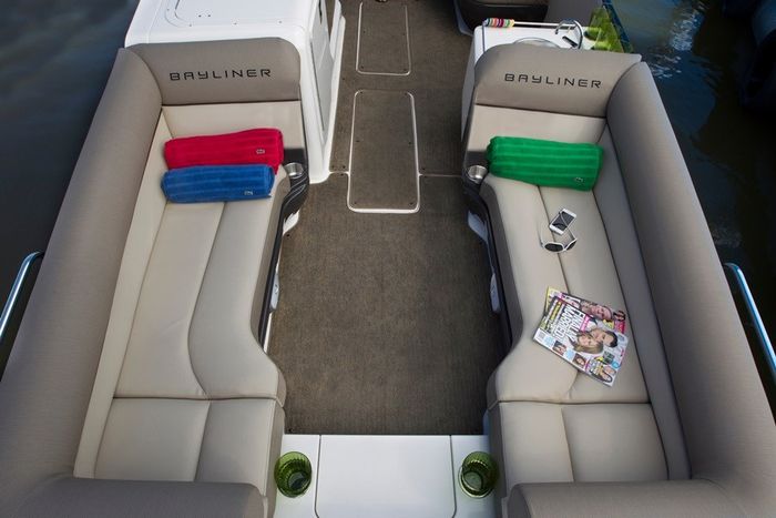 bayliner element xr7 seats