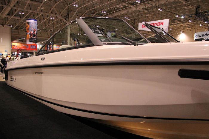 Boston Whaler 270 Vantage 1