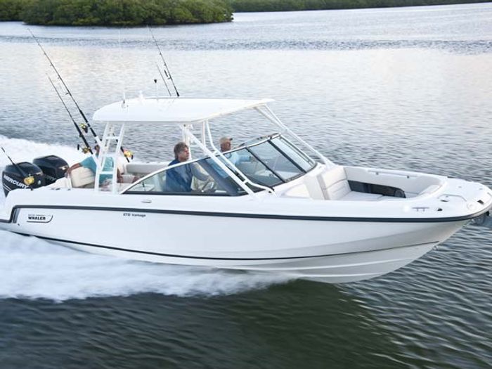 Boston Whaler 270 Vantage Running
