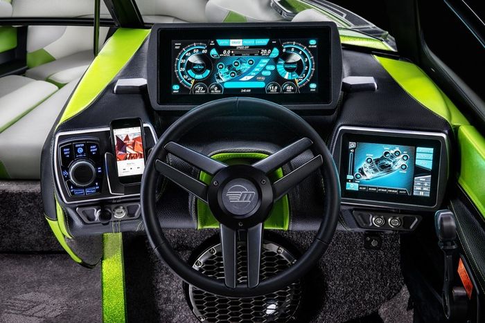 Malibu 22 VLX studio dash