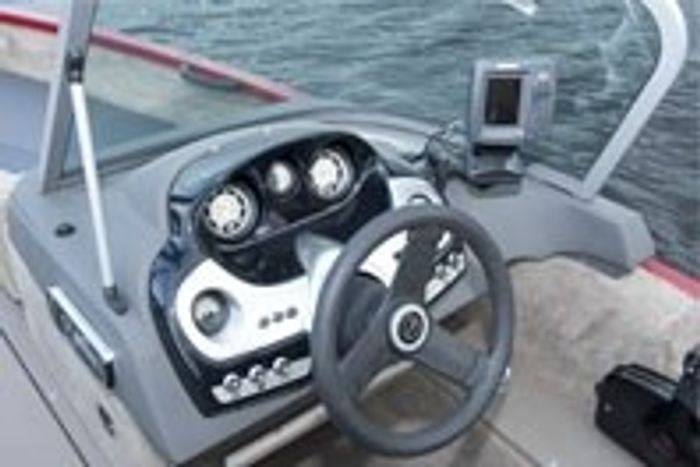 Princecraft Maska DLX WS Fishing Boat helm