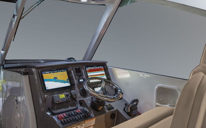 Pursuit DC 325 helm