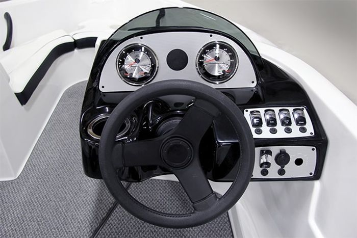 Rinker 170 0B helm