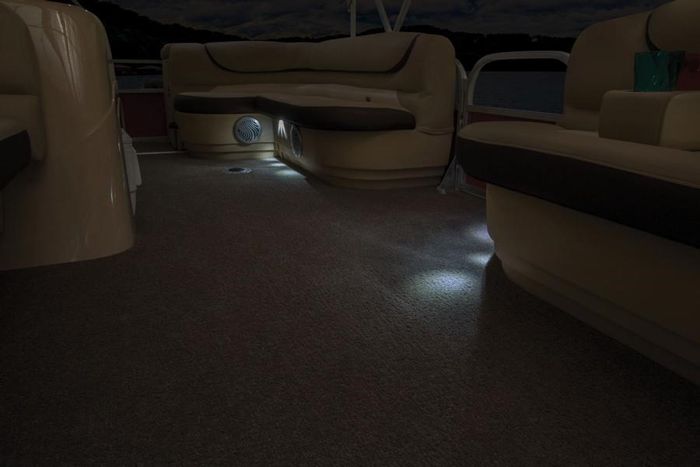 sun tracker party barge 2- dlx floor lights