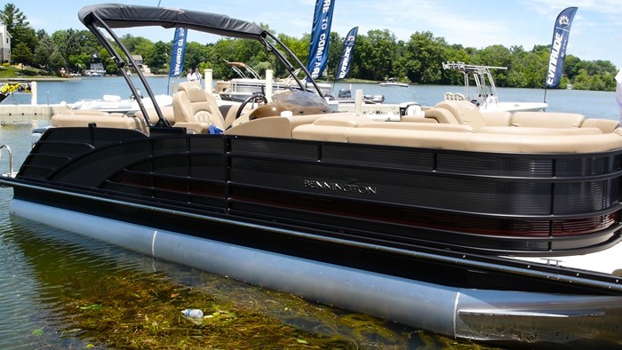 Bennington R Series - Performance Pontoon Boats