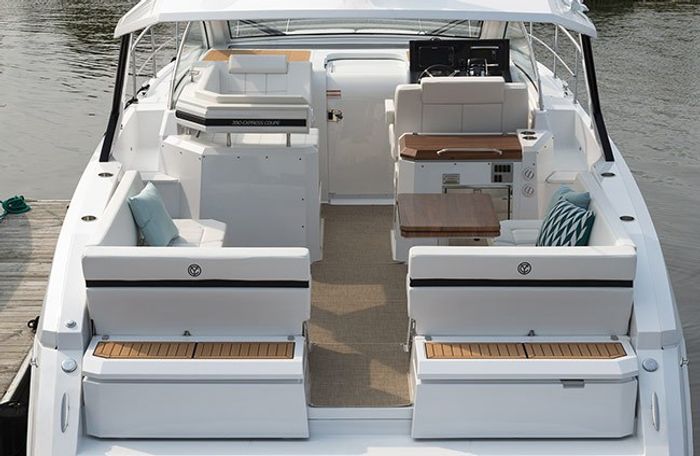 cruisers yachts 39 express coupe cockpit