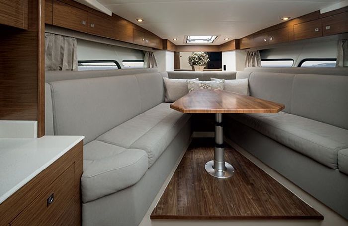 cruisers yachts 39 express coupe lower salon