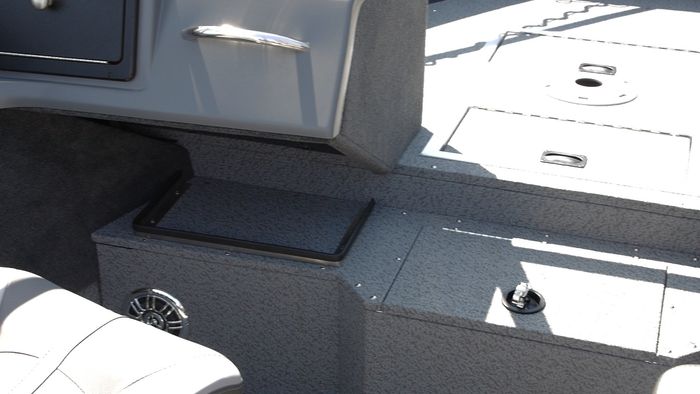 starcraft fishmaster 210 storage