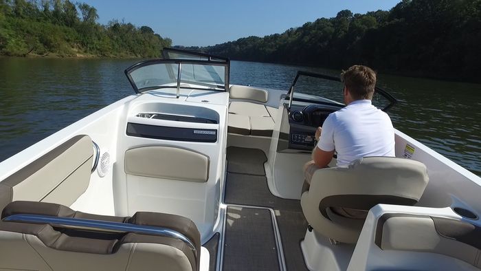Bayliner VR6 Running
