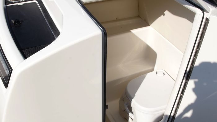 Bayliner VR6 head