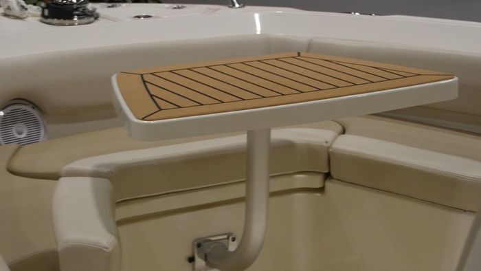 Boston Whaler 230 Outrage Bow Table