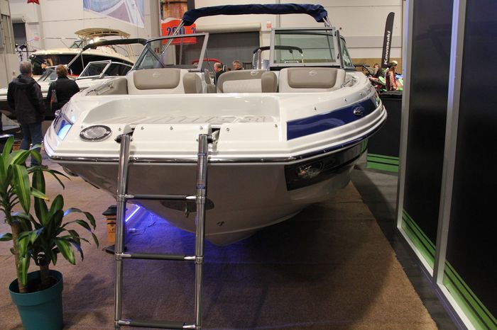 crownline e 1 xs bow ladder
