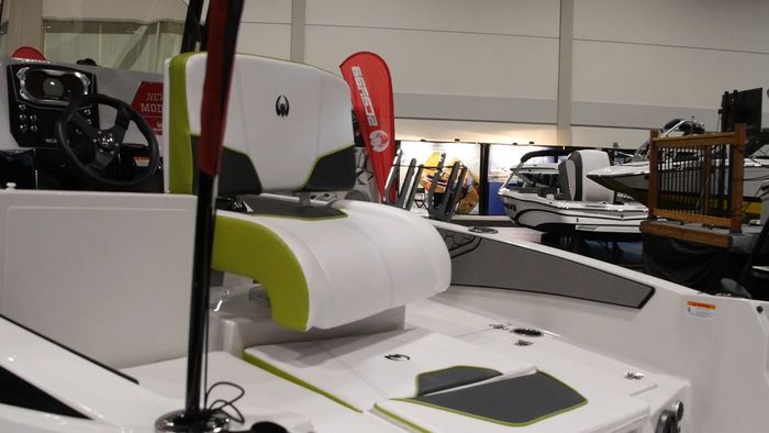 Scarab 195 Open Helm Seat