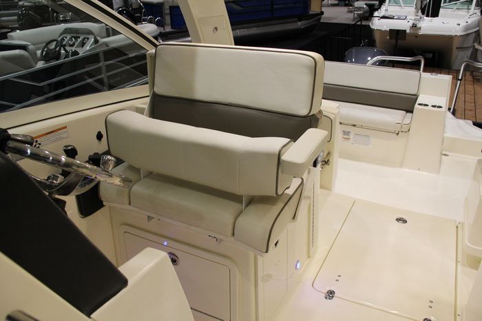 worldcat 320 dc captain seat