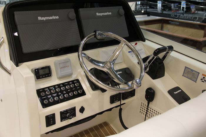 worldcat 320 dc helm