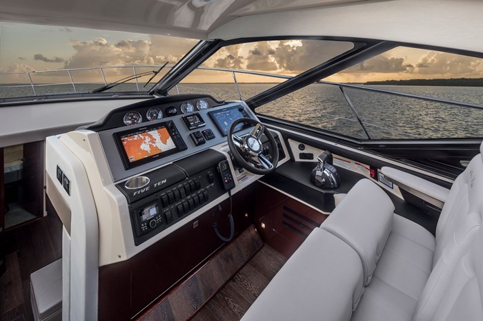 2018 Sea Ray Sundancer 510 Pontoon Boat Review
