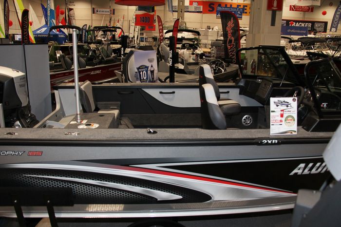alumacraft 185 trophy boat side