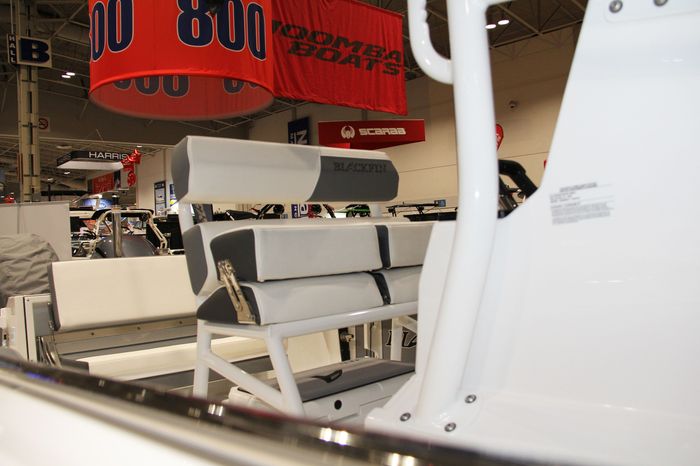 blackfin 242 cc capt seat