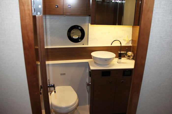 cruisers yachts 46 cantius head