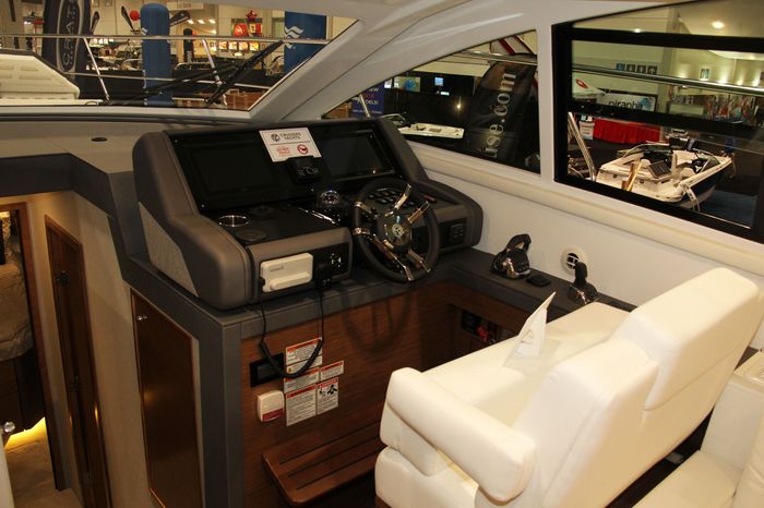 cruisers yachts 46 cantius helm seat