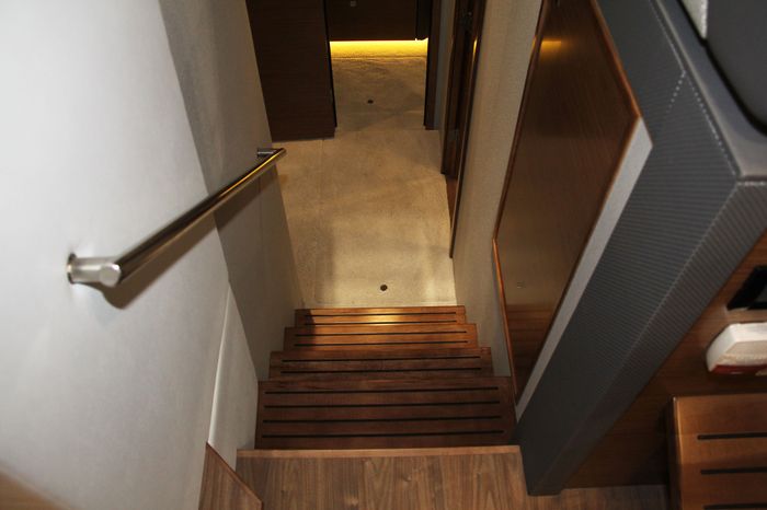 cruisers yachts 46 cantius stairs