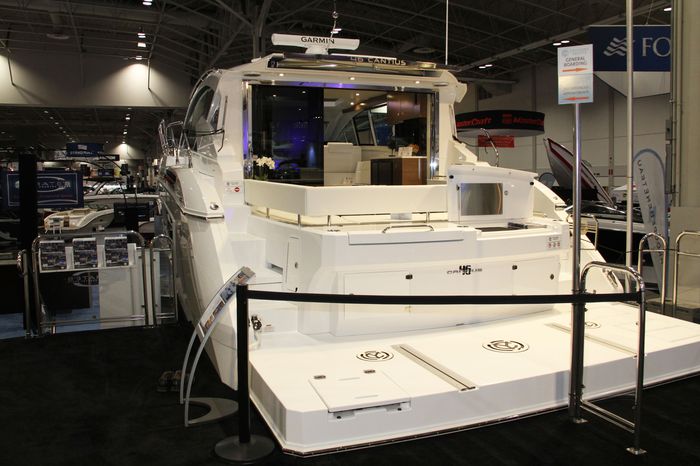 cruisers yachts 46 cantius stern