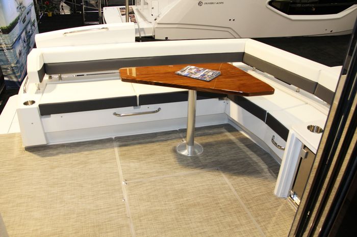 cruisers yachts 46 cantius stern seats