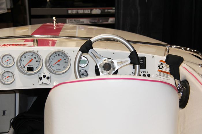 donzi 18 classic helm