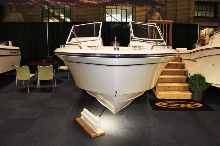Grady-white freedom 192 bow front