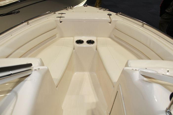 Grady-white freedom 192 bow seat