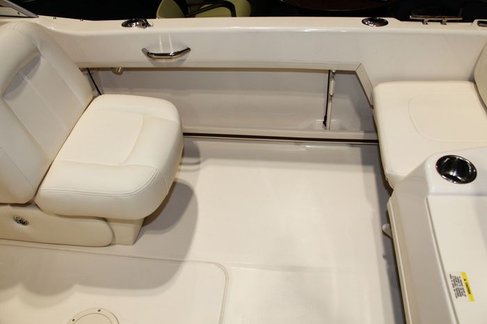 Grady-white freedom 192 stern seat