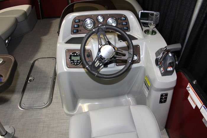 manitou 22 aurora angler le dash