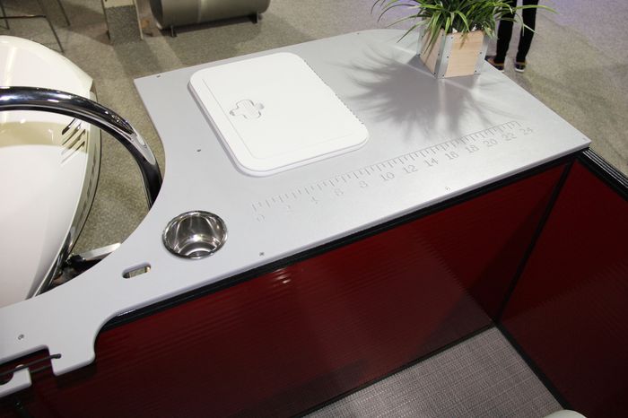 manitou 22 aurora angler le measure