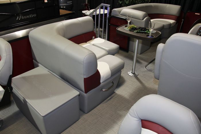 manitou 22 aurora angler le seating