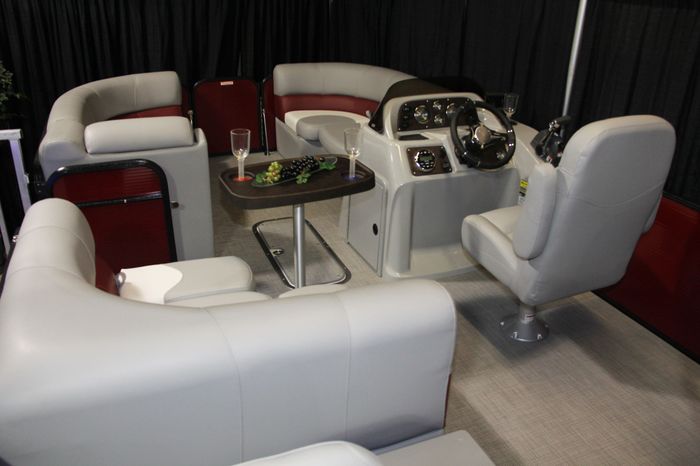 manitou 22 aurora angler le seats